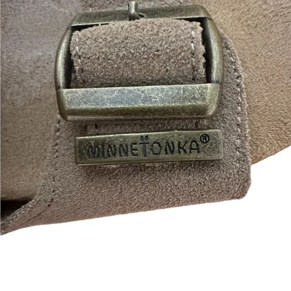 Minnetonka Women’s  buckle sandals size 9 - Picture 5 of 7